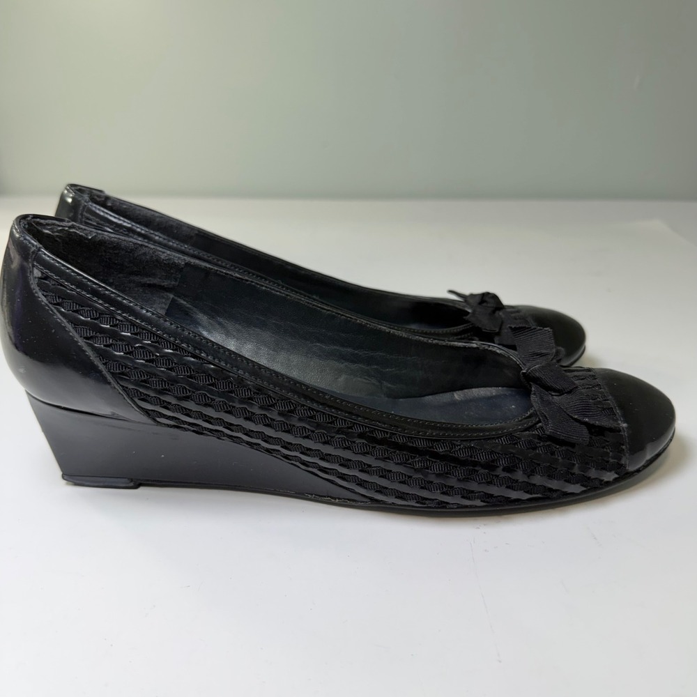 Stuart Weitzman Black Patent‎ Woven Bow Wedge Pumps JW 25763 Size 8 M - Picture 4 of 7